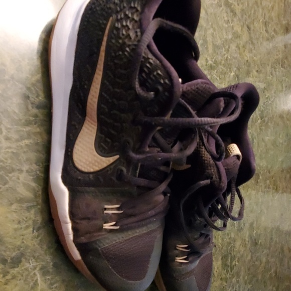 Kyrie 3 Size 6.5 Youth - Picture 3 of 3